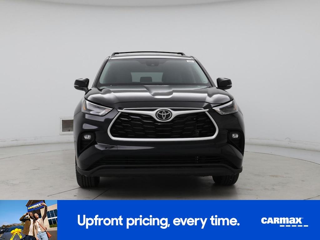 used 2022 Toyota Highlander car, priced at $32,998