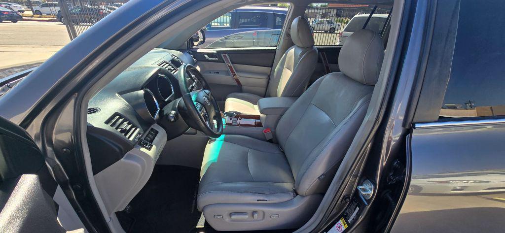 used 2012 Toyota Highlander car, priced at $14,165