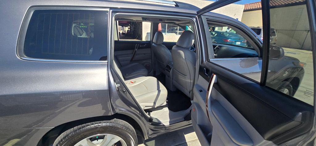 used 2012 Toyota Highlander car, priced at $14,165