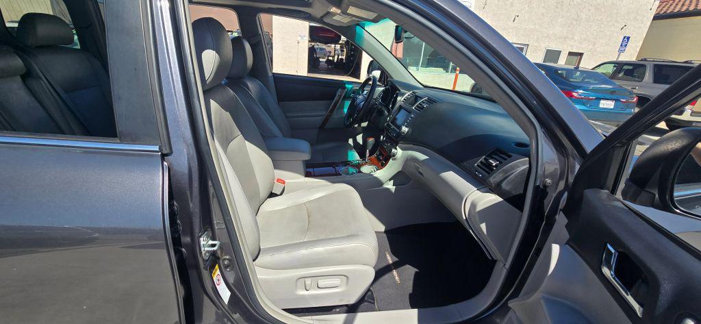 used 2012 Toyota Highlander car, priced at $14,165