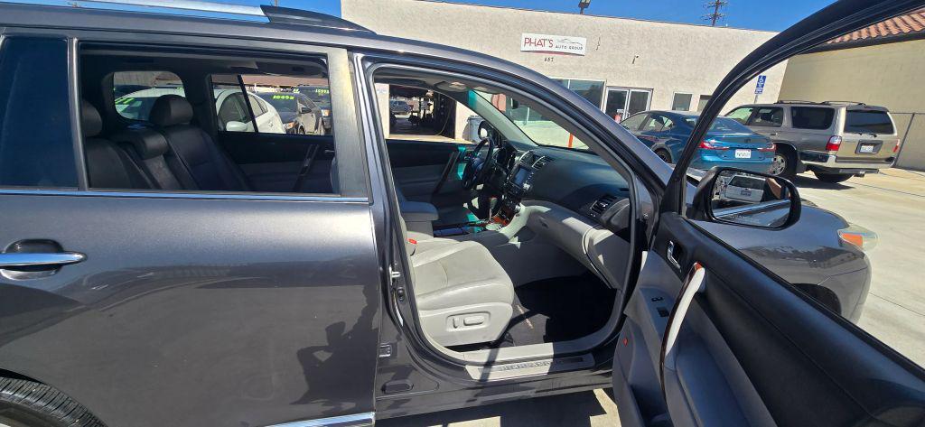 used 2012 Toyota Highlander car, priced at $14,165