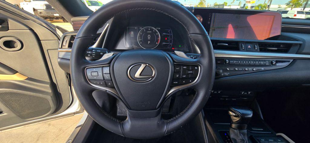 Lexus ES view 29