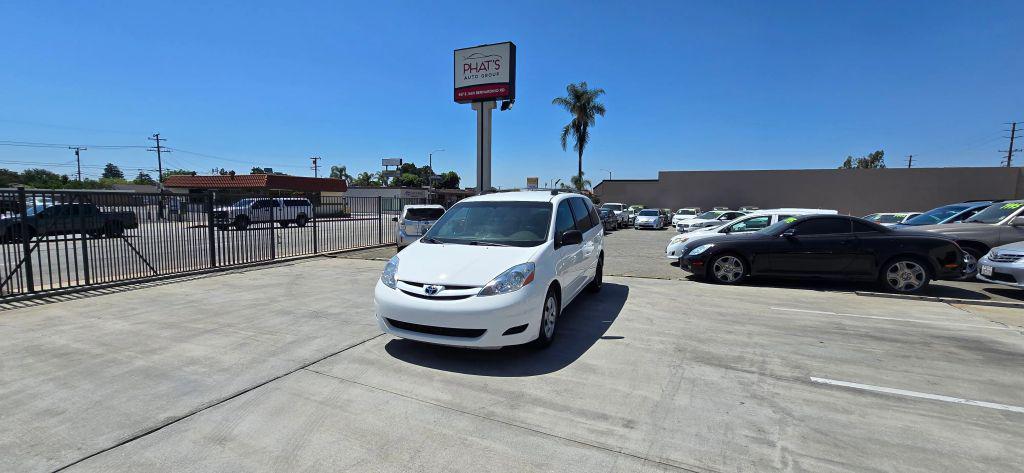 used 2009 Toyota Sienna car, priced at $6,900