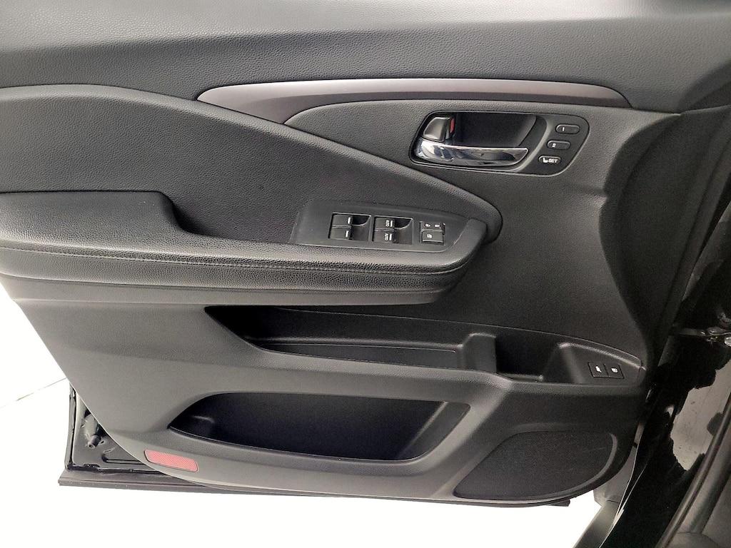 used 2022 Honda Pilot car, priced at $28,998