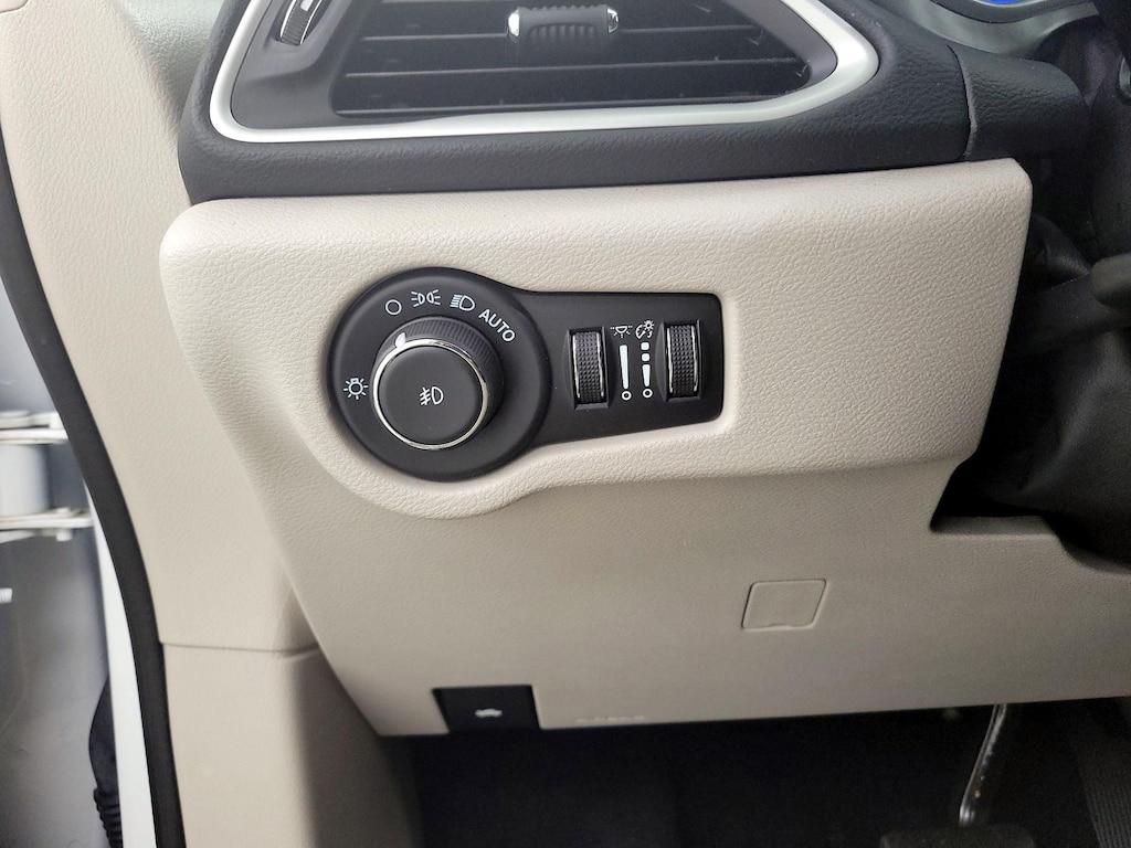 used 2024 Chrysler Pacifica car, priced at $27,998
