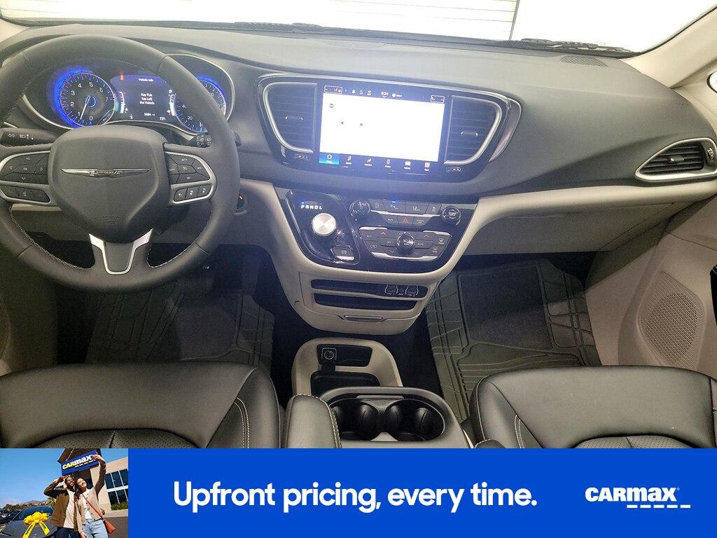 used 2024 Chrysler Pacifica car, priced at $27,998