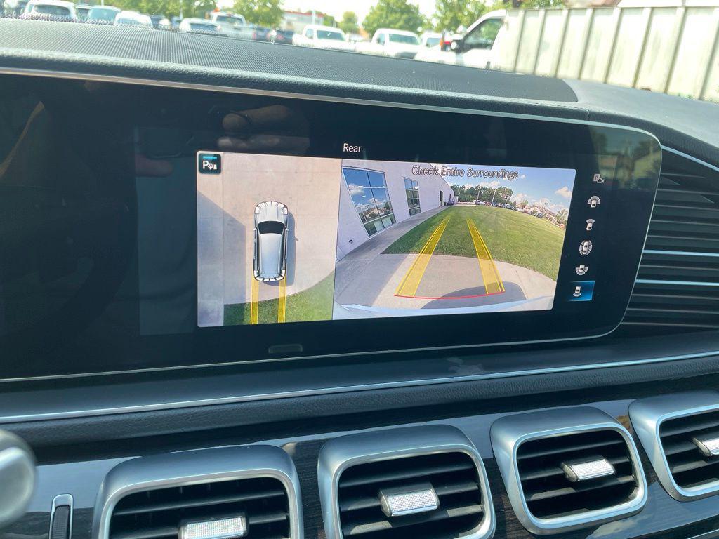 Mercedes-Benz GLS view 23