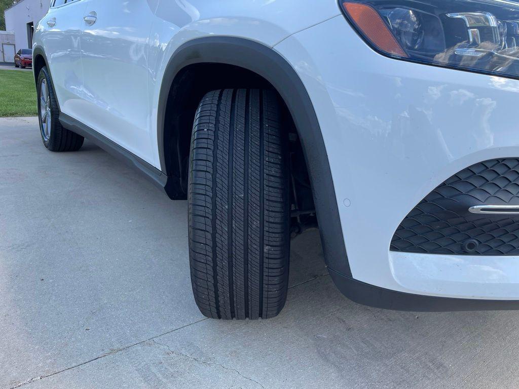 Mercedes-Benz GLS view 19