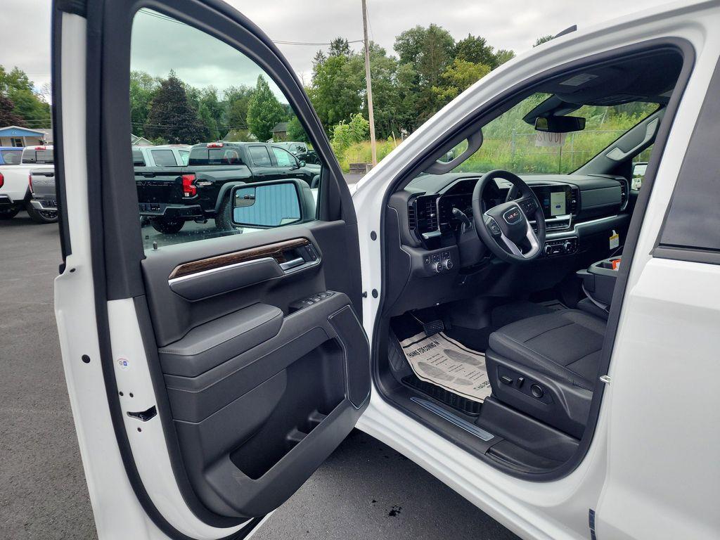 new 2026 GMC Sierra 1500 car, priced at $59,175