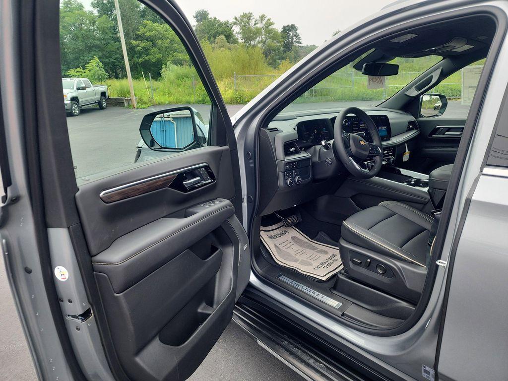 new 2025 Chevrolet Suburban car, priced at $76,450