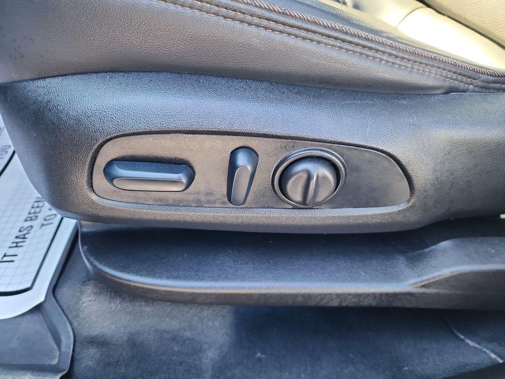 used 2023 Chevrolet Traverse car, priced at $35,295