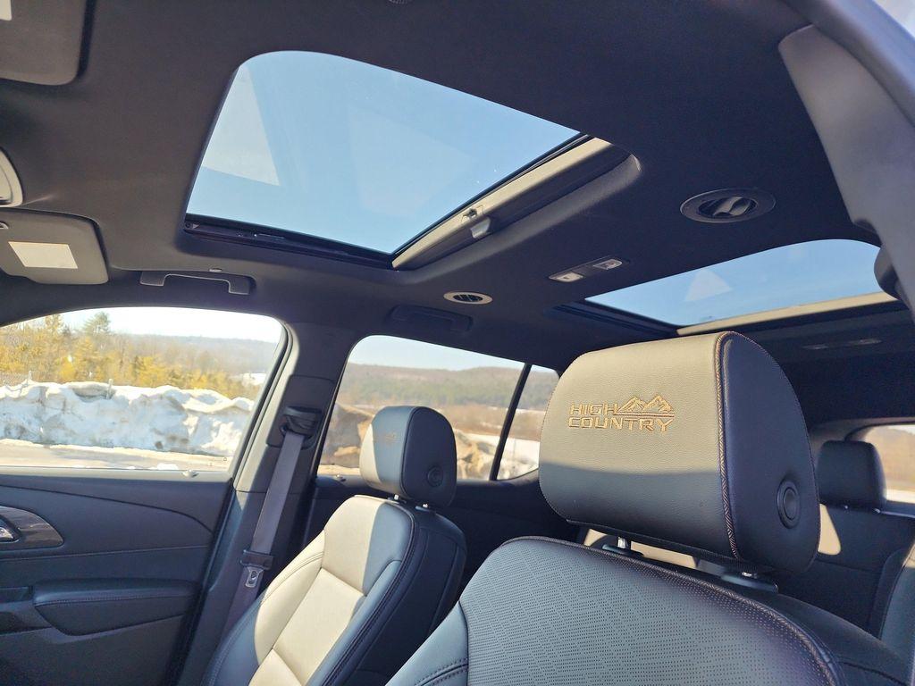 used 2023 Chevrolet Traverse car, priced at $35,295