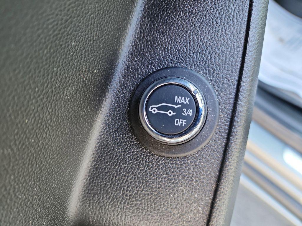 used 2023 Chevrolet Traverse car, priced at $35,295