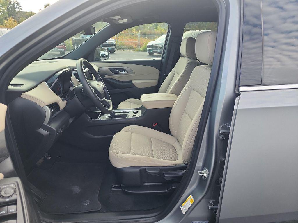 used 2023 Chevrolet Traverse car, priced at $26,478