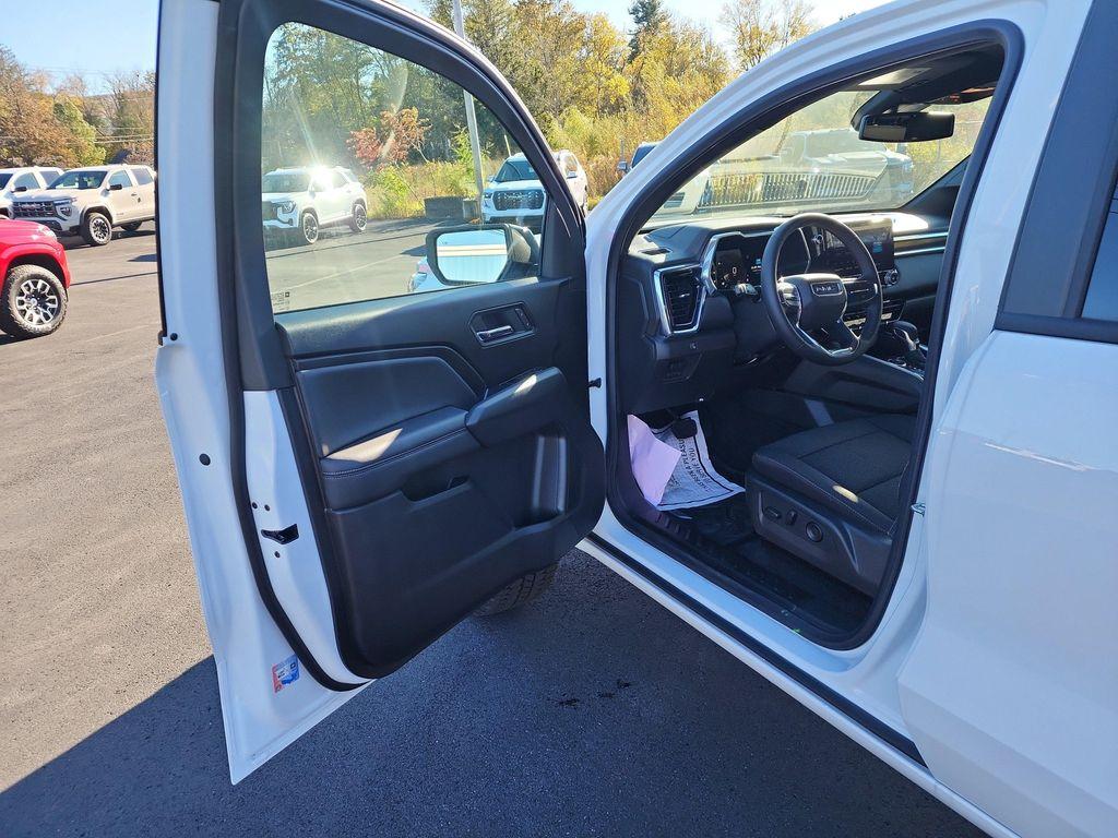 new 2025 GMC Canyon car, priced at $43,632