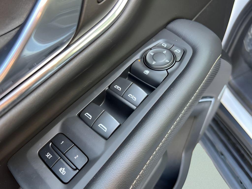 used 2023 GMC Yukon XL car, priced at $52,705