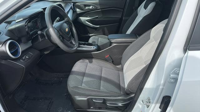 used 2025 Chevrolet Trax car, priced at $25,003