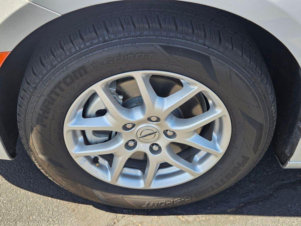 used 2024 Chrysler Pacifica car, priced at $26,998