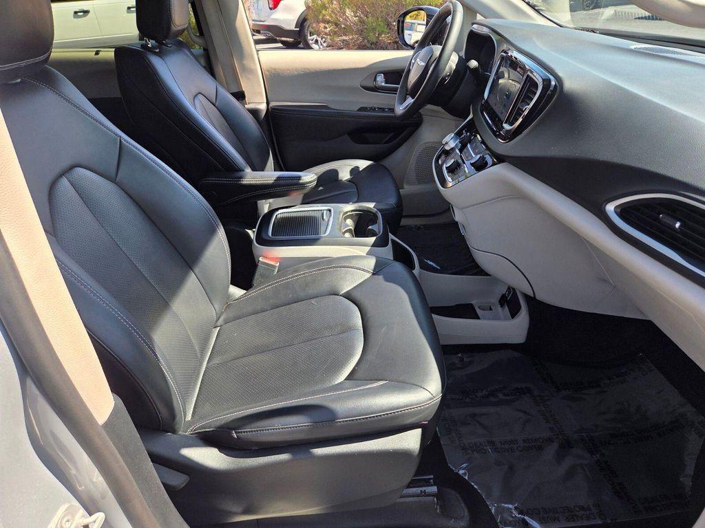 used 2024 Chrysler Pacifica car, priced at $26,998