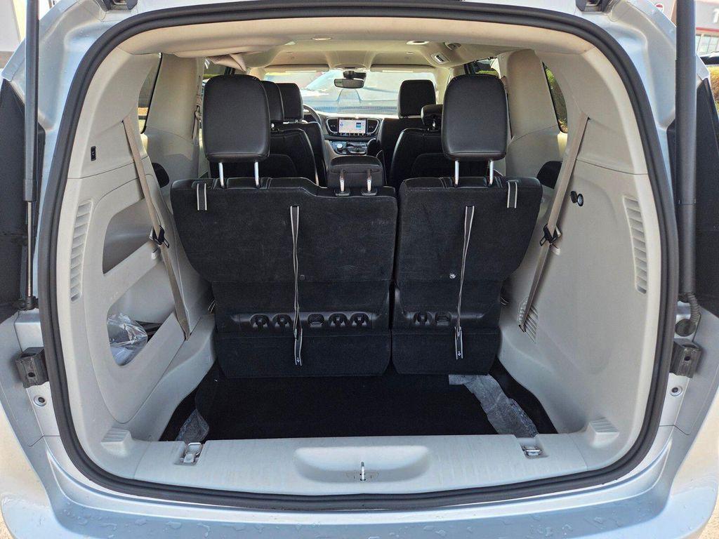 used 2024 Chrysler Pacifica car, priced at $26,998