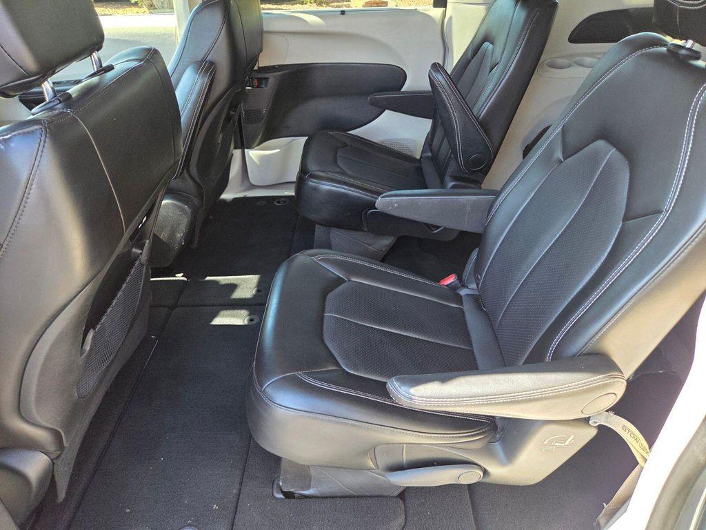 used 2024 Chrysler Pacifica car, priced at $26,998