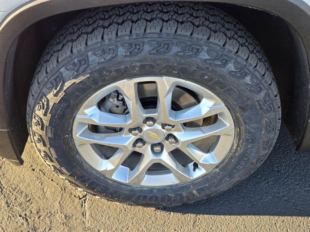 used 2023 Chevrolet Traverse car, priced at $23,594