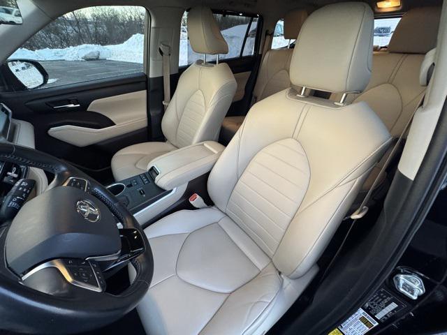 used 2021 Toyota Highlander Hybrid car, priced at $30,490