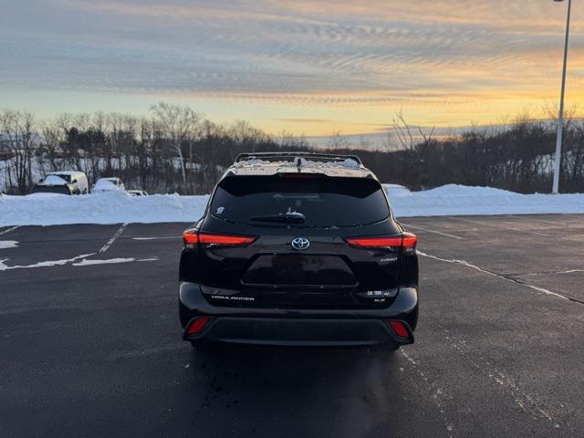 used 2021 Toyota Highlander Hybrid car, priced at $30,490