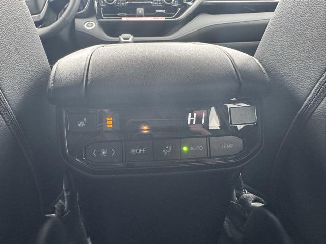 new 2026 Toyota Highlander Hybrid car, priced at $57,617