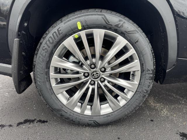 new 2026 Toyota Highlander Hybrid car, priced at $57,617