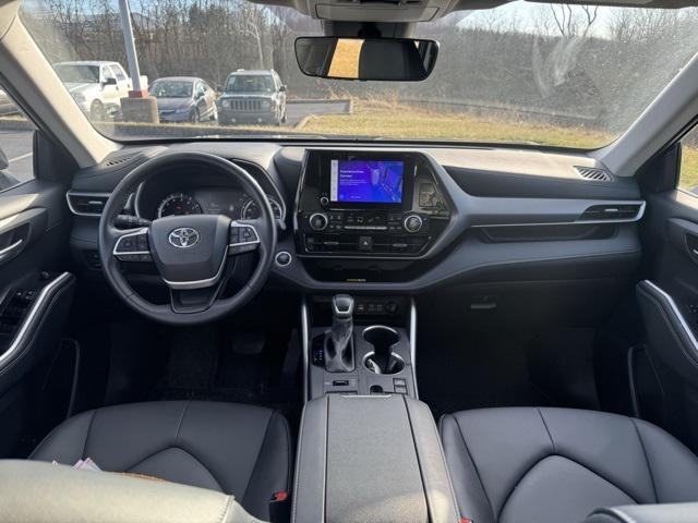 used 2024 Toyota Highlander car, priced at $40,723