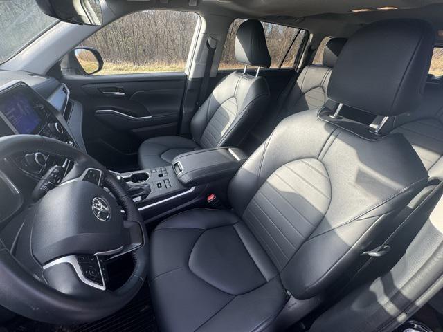 used 2024 Toyota Highlander car, priced at $40,723