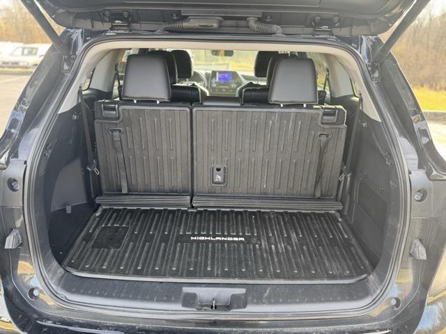 used 2024 Toyota Highlander car, priced at $40,723