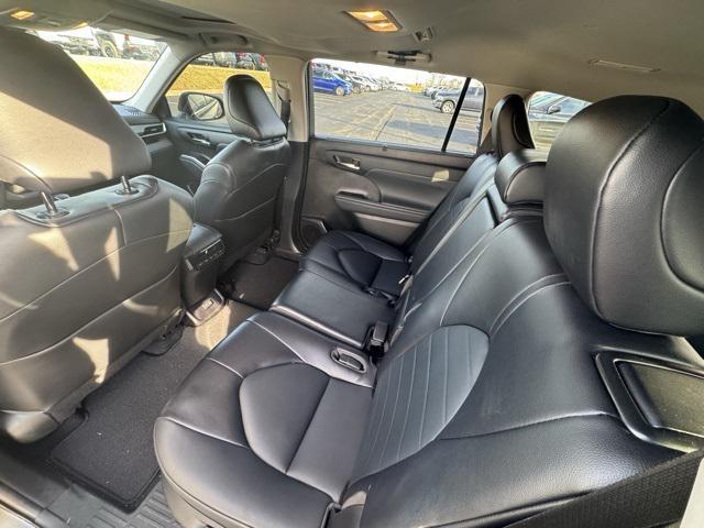 used 2022 Toyota Highlander car, priced at $31,100