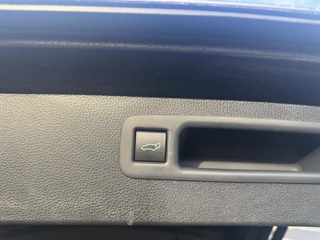 used 2022 Toyota Highlander car, priced at $31,100