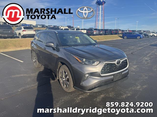 used 2022 Toyota Highlander car, priced at $31,100