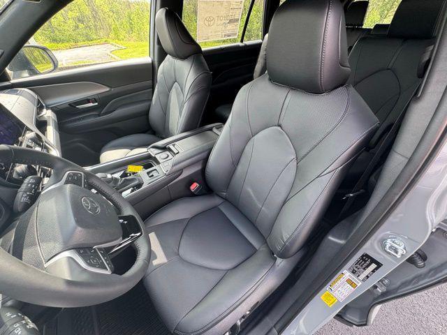 new 2026 Toyota Highlander Hybrid car, priced at $58,613