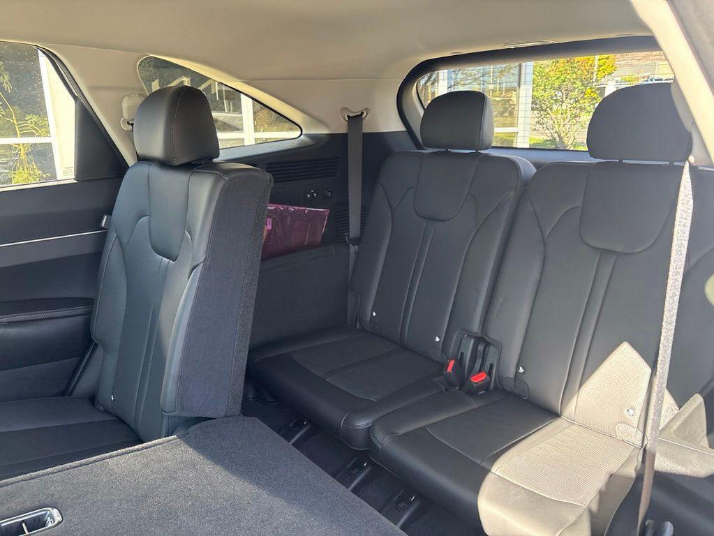 new 2026 Kia Sorento car, priced at $38,642
