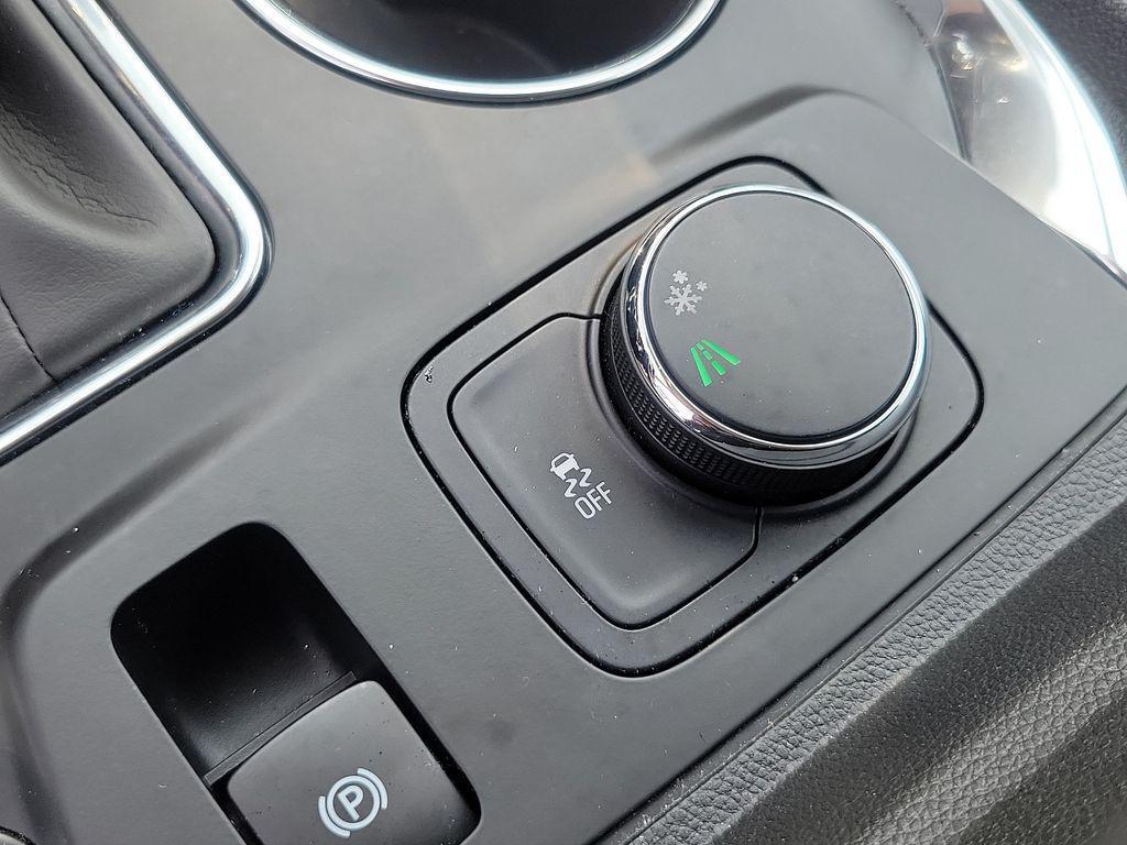 used 2021 Chevrolet Traverse car, priced at $23,200