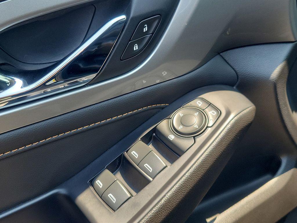 used 2021 Chevrolet Traverse car, priced at $23,200