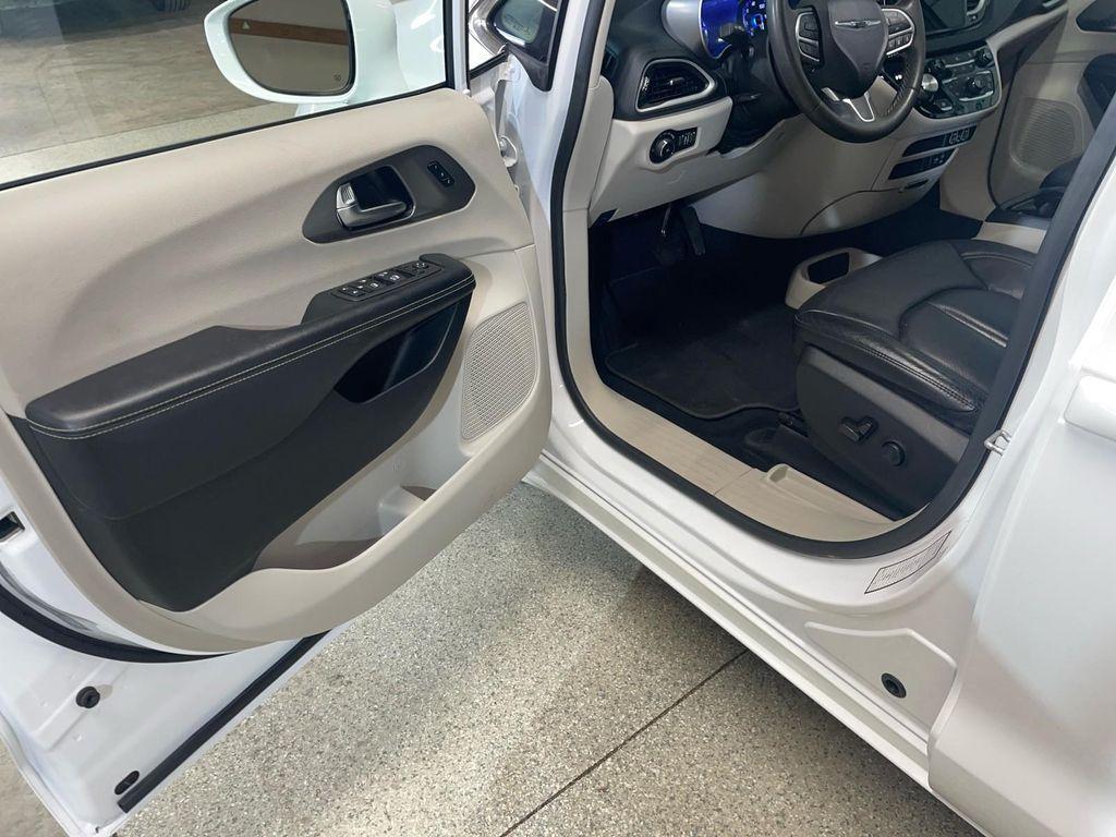 used 2022 Chrysler Pacifica car