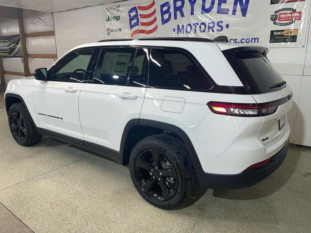 new 2025 Jeep Grand Cherokee car, priced at $46,960