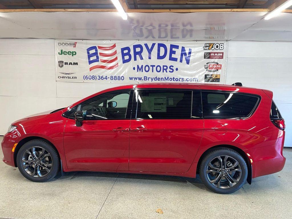 new 2026 Chrysler Pacifica car, priced at $47,195