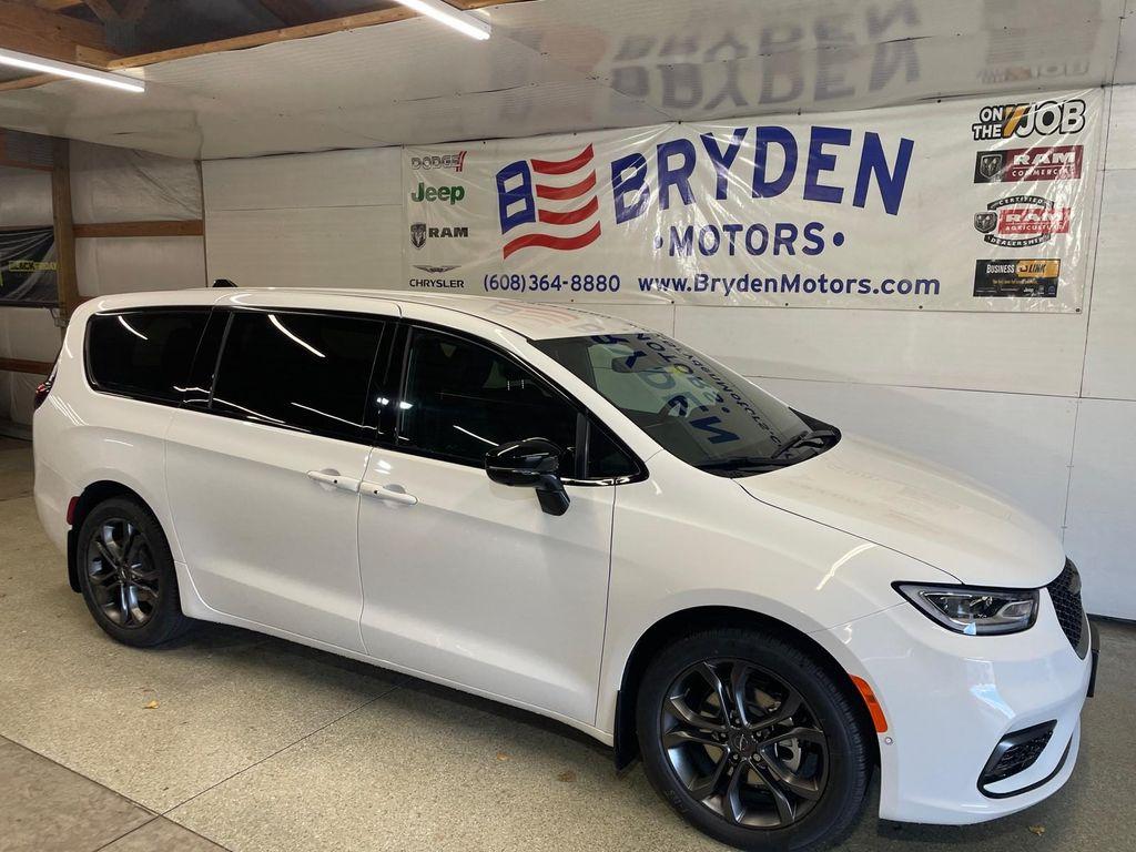 new 2026 Chrysler Pacifica car, priced at $46,725