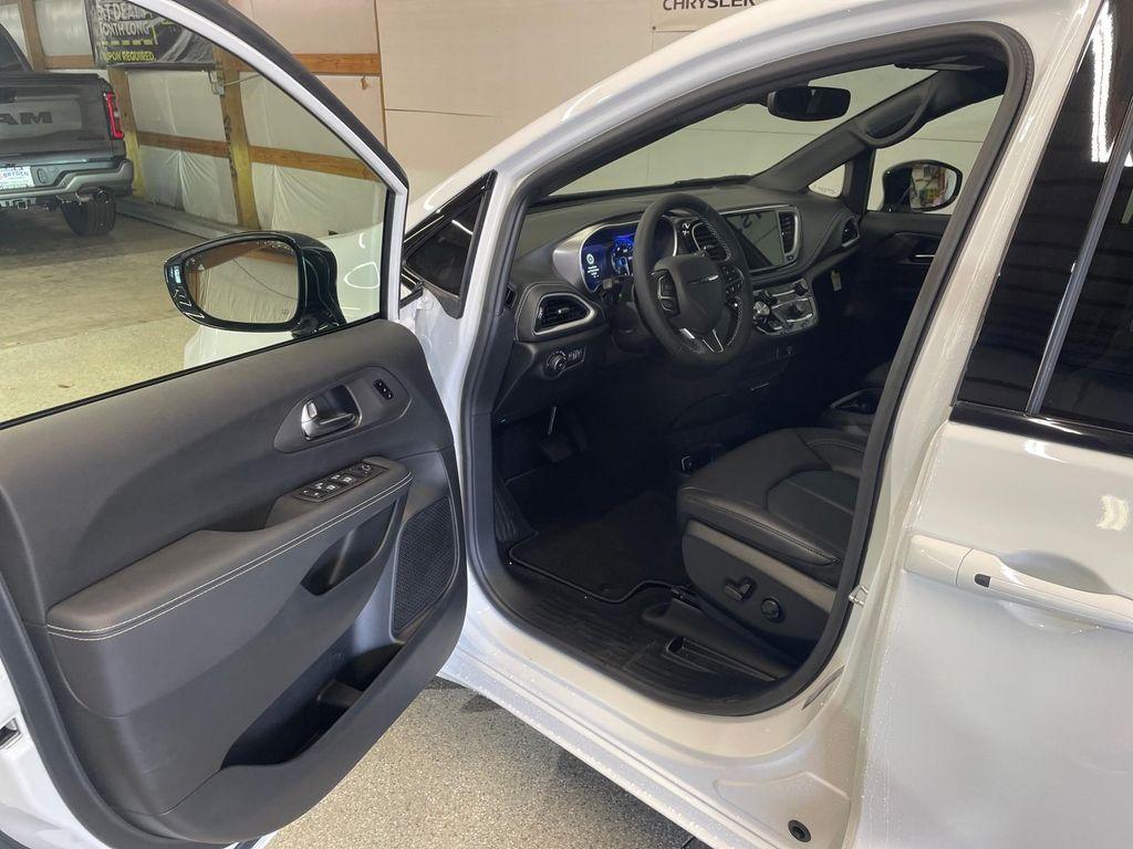 new 2026 Chrysler Pacifica car, priced at $46,725