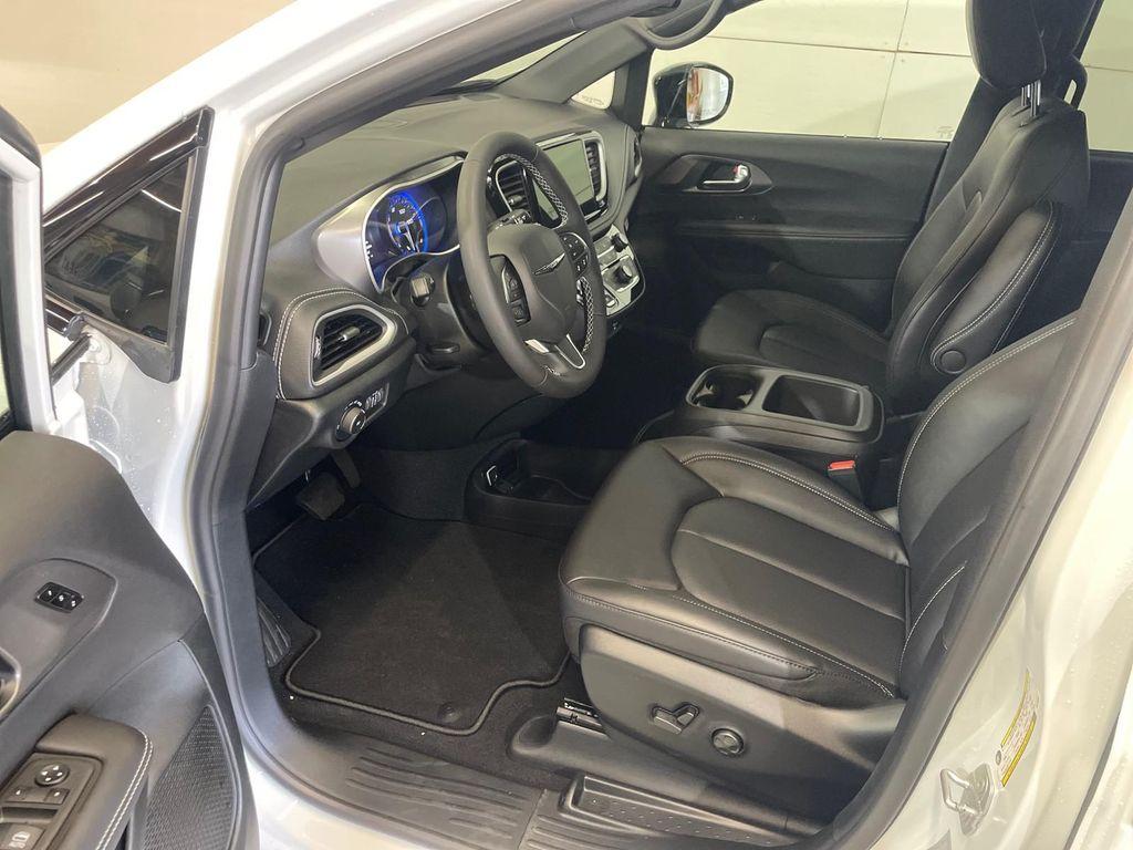 new 2026 Chrysler Pacifica car, priced at $46,725