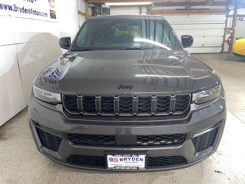 new 2026 Jeep Grand Cherokee car, priced at $50,620