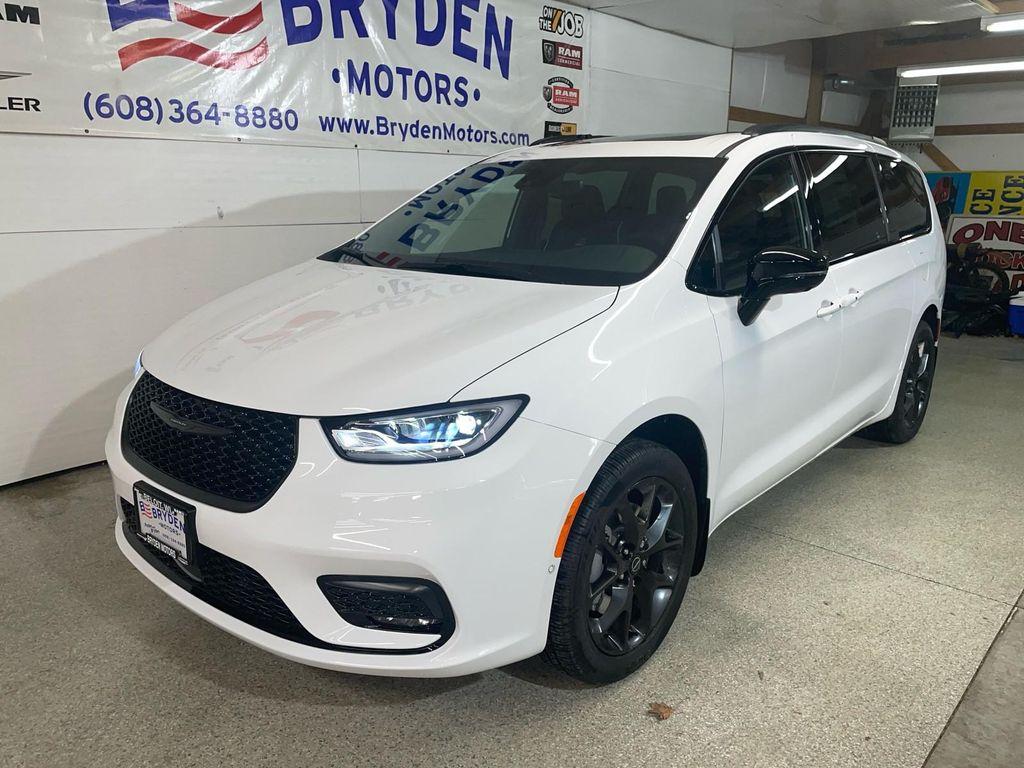 new 2026 Chrysler Pacifica car, priced at $57,185