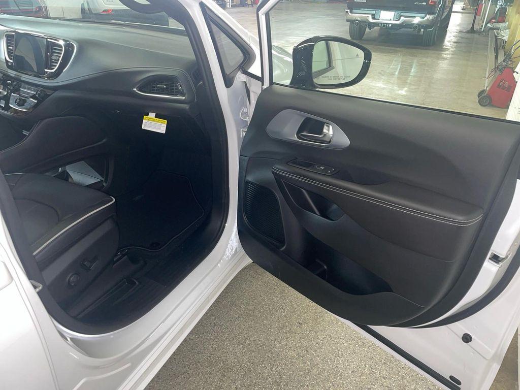 new 2026 Chrysler Pacifica car, priced at $57,185