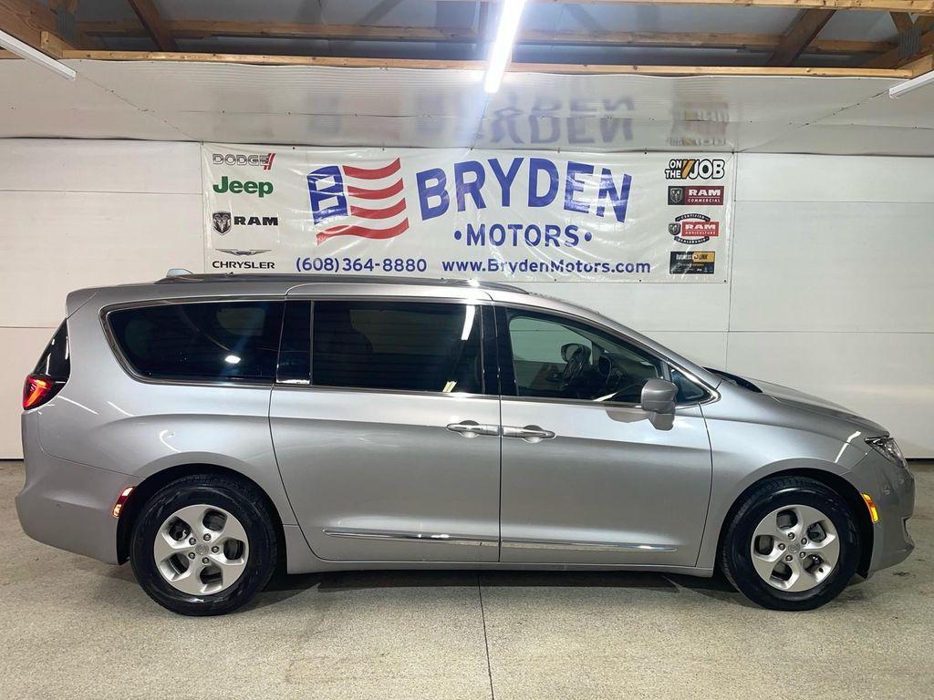 used 2017 Chrysler Pacifica car, priced at $11,884